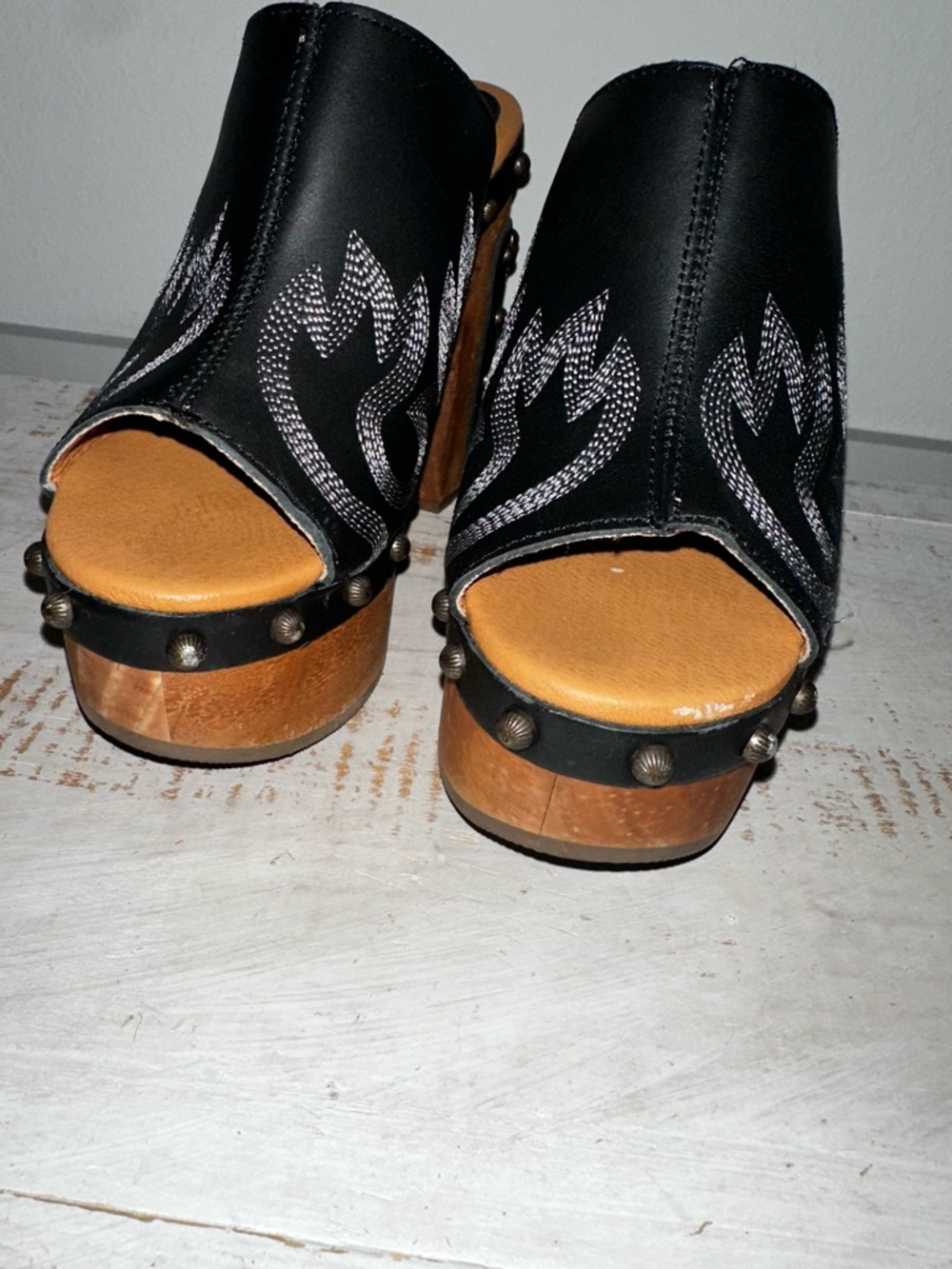 dingo women’s free spirit wooden sandals - Picture 5 of 16